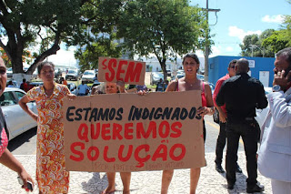 “Sem Saúde não dá” Manifestantes decidem protestar na Câmara de Vereadores de Camaçari.