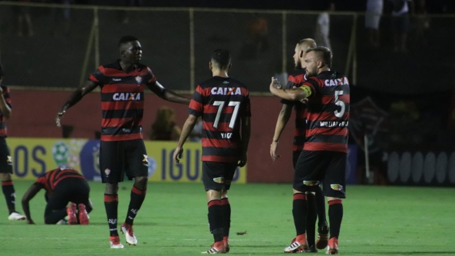 Kanu quer Vitória ligado contra o Internacional: “Temos que fazer uma partida perfeita”