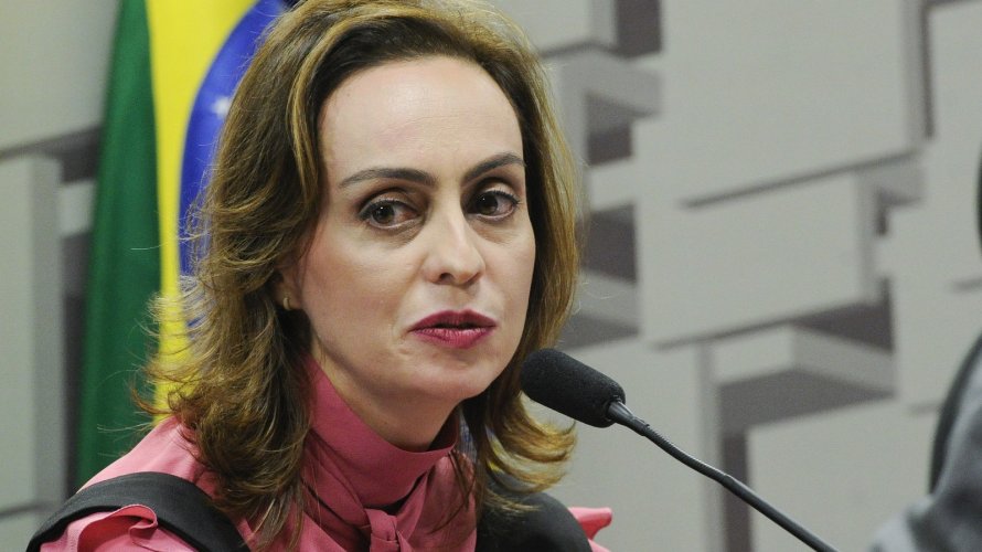 Temer nomeia Carolina Barros para diretoria de Administração do BC