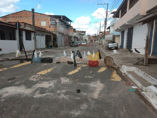 Rua Acupe continua interditada por conta de cratera