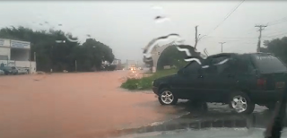Chuva causa vários pontos de alagamentos em Camaçari, na manhã desta Sexta-feira (20).