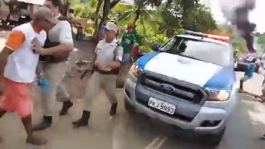 Vídeo: manifestante é baleado por PM em Presidente Tancredo Neves