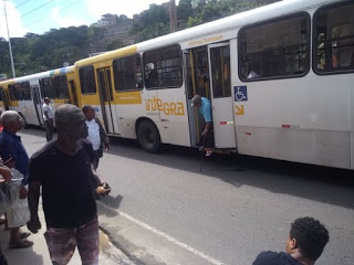 Engavetamento envolvendo três ônibus deixa feridos em Salvador