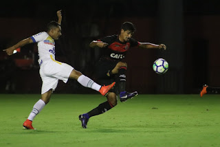 Defesa do Vitória evolui, mas sofre mudanças para a partida contra o São Paulo