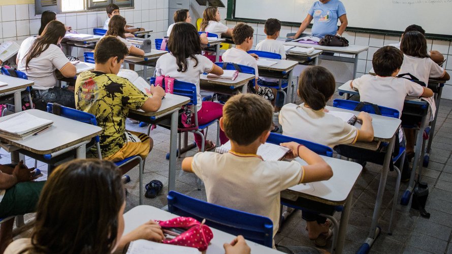 Governo Temer quer congelar regra que amplia formação de professores