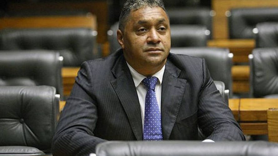 Deputado Tiririca quebra protocolo e ousa com vestimenta na Câmara. Confira