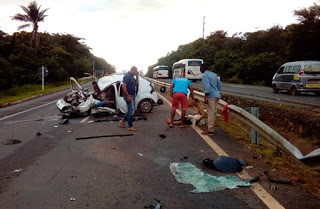 Motorista perde controle e capota próximo a Praia do Forte