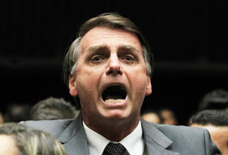 Bolsonaro teme atentado e usa colete à prova de bala durante atos