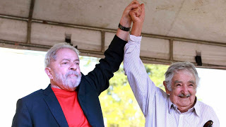 Lula recebe vista de Mujica carceragem da PF