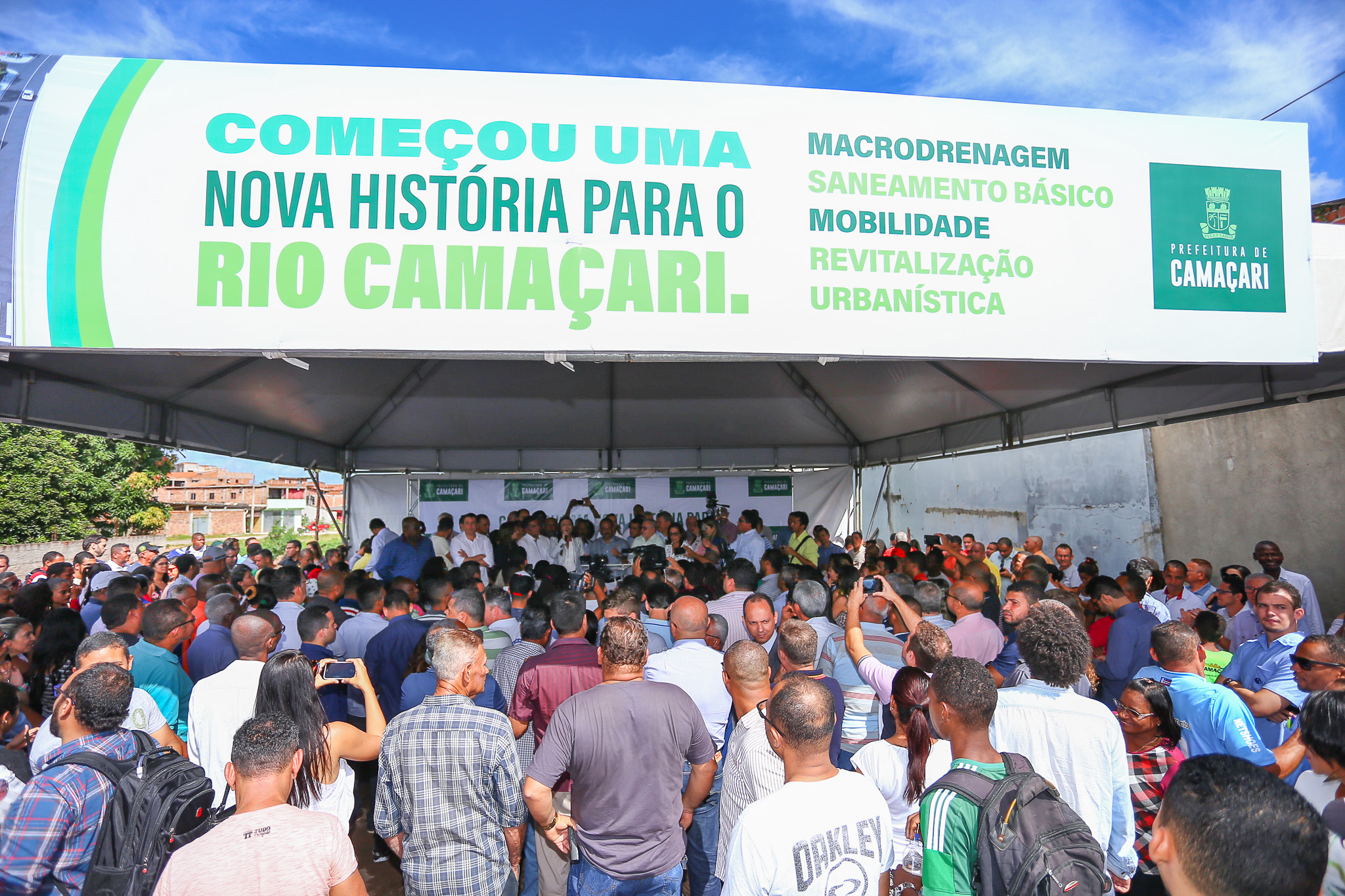 Prefeito assina ordem de serviço para início de obras