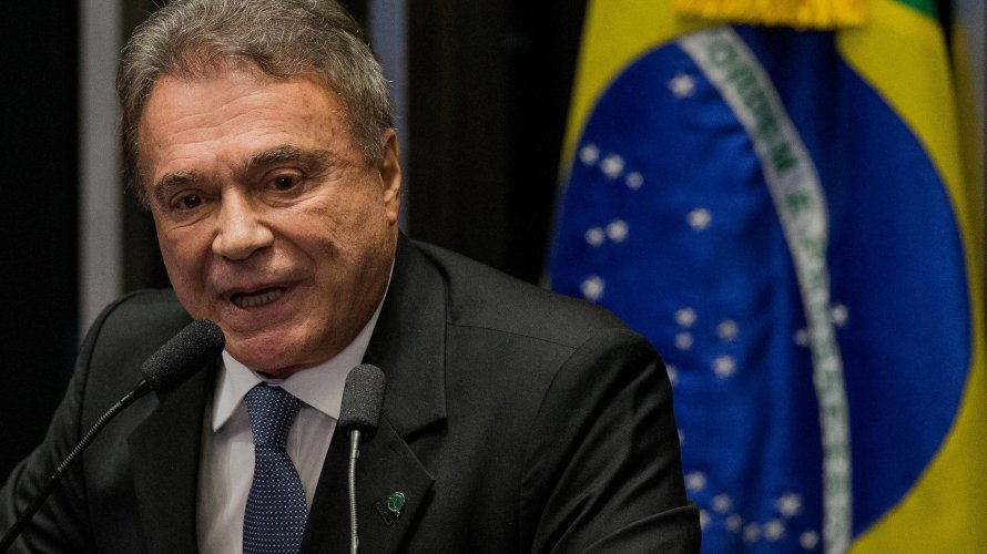64% dos seguidores de Alvaro Dias são robôs