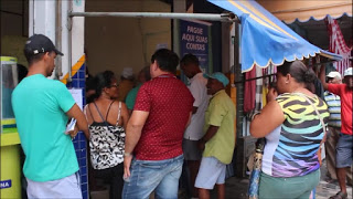 Moradores de Camaçari enfrentam enormes filas para pagar conta de luz