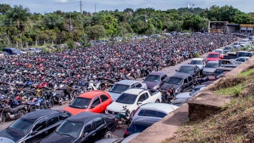 Detran libera 600 carros e motos para leilão por preços baixos