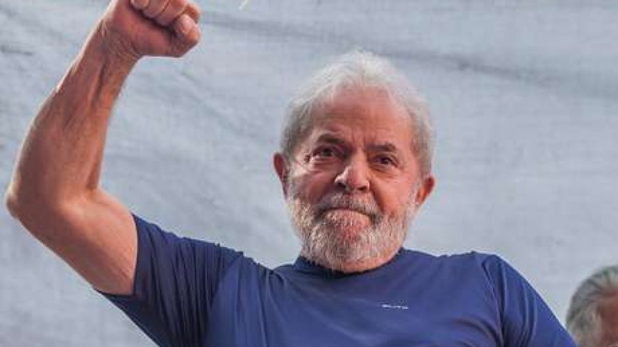 Lula lidera isolado com 37%, aponta pesquisa CNT