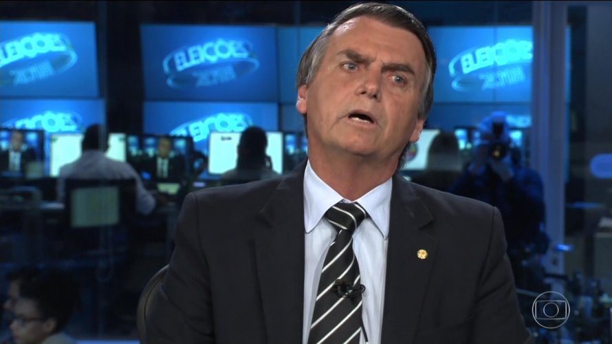 Bolsonaro bate boca com Renata Vasconcelos e alfineta Globo ao vivo