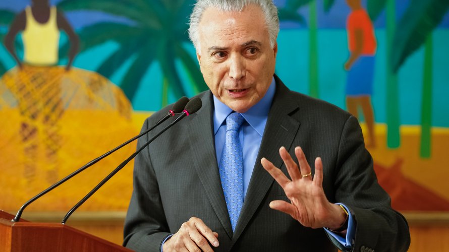 Temer recua e adia reajuste de servidores para 2020