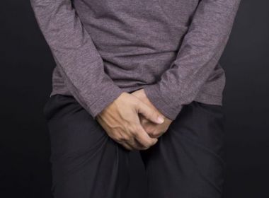 Homem tem ereção prolongada devido a uso de Viagra e fratura pênis com abraço do filho