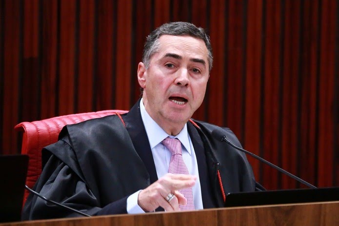 Relator no TSE, Luís Roberto Barroso vota pela exclusão de Lula da eleição presidencial