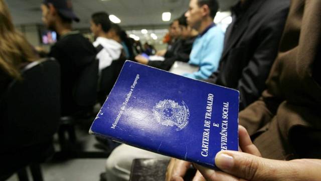 Número de pessoas que desistiram de procurar emprego bate recorde