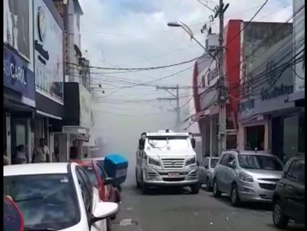 Carro forte apresenta problemas no centro de Camaçari ; vejam vídeo