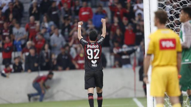 Atlético-PR vence Bahia e mantém ascensão no Brasileirão