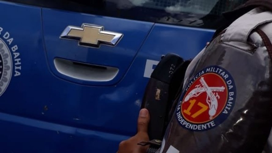 Homem é linchado por populares após agredir e assaltar idoso com faca