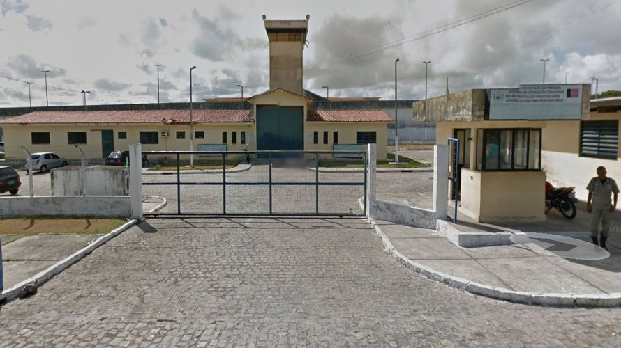 Mais de 100 presos fogem de penitenciária em João Pessoa