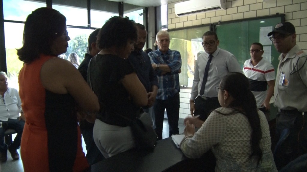 Exclusivo! Prefeitura de Camaçari atende comerciantes após manifestação; vejam o vídeo