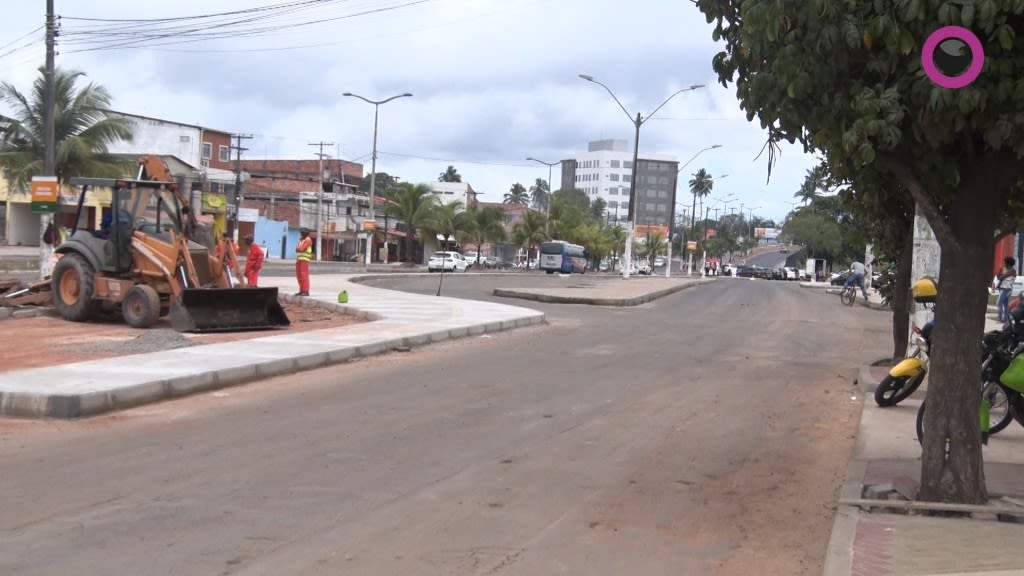 Por conta de obra motoristas são obrigados a trafegar na contramão em Camaçari