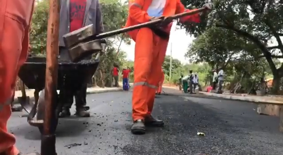 Desejada pela população prefeitura inicia pavimentação na ligação entre Parque verde II e Parafuso