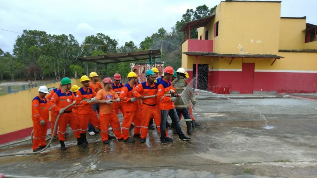 Funcionários da Defesa Civil passaram por curso de Combate a Incêndio e Primeiros Socorros