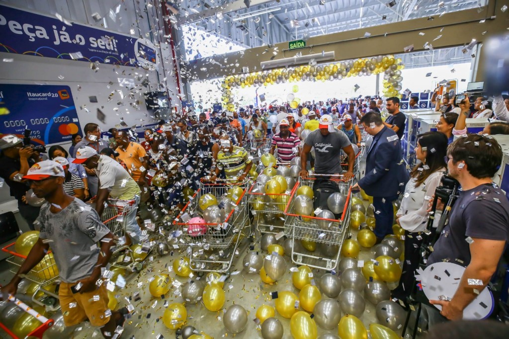 Bombou! Inauguração do Assai atacadista reune milhares de pessoas em Camaçari