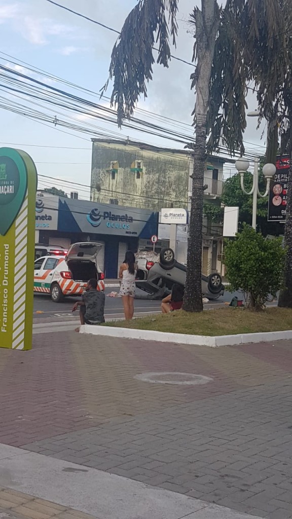 Motorista fica ferido após acidente na manhã deste domingo (30), em Camaçari