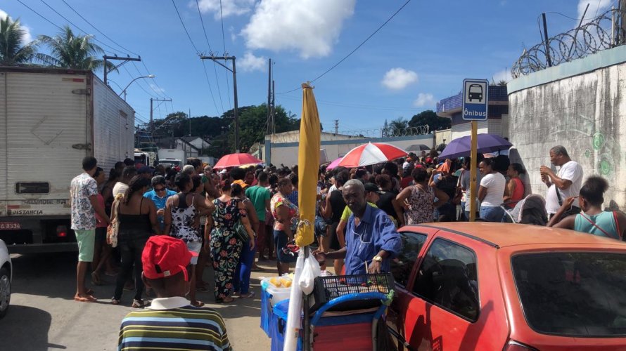 Vídeo: cadastro de ambulantes para o carnaval termina em confusão na sede da Semop