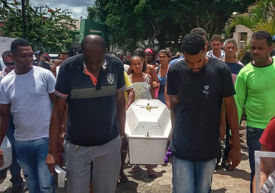 ‘Por que não deu minha neta pra eu criar?’, lamenta avó da pequena Bruna  morta em Camaçari
