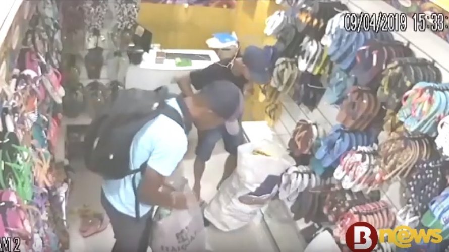 Loja das Havaianas é assaltada em Brotas; assista