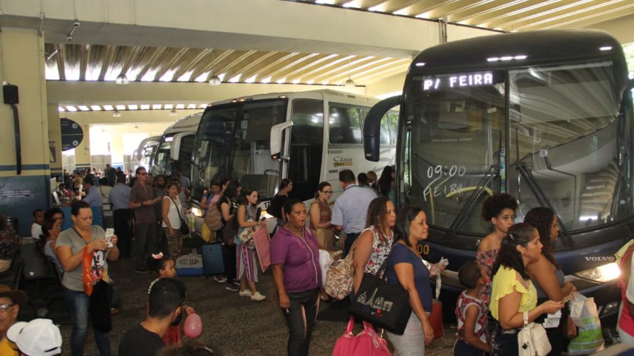 Rodoviária tem movimento intenso nesta véspera de feriado; 150 horários extras foram ofertados