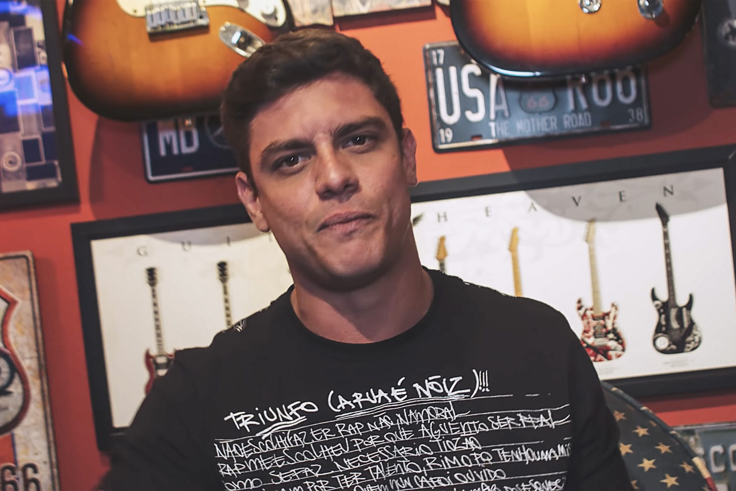 Cantor sertanejo Guilherme Palaia, de 26 anos, morre em acidente de moto