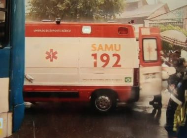 Motocicleta se choca com ônibus no Comércio e mulher morre