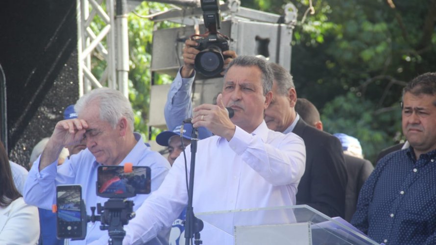 “Economia não cresce, e o governo federal também não tem feito a sua parte”, avalia Rui Costa