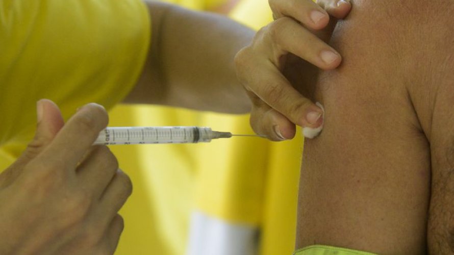 Toda a população pode se vacinar contra a gripe a partir desta segunda