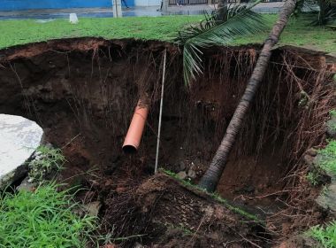 Prefeitura nega que cratera no bairro de Ondina tenha relação com obra de requalificação