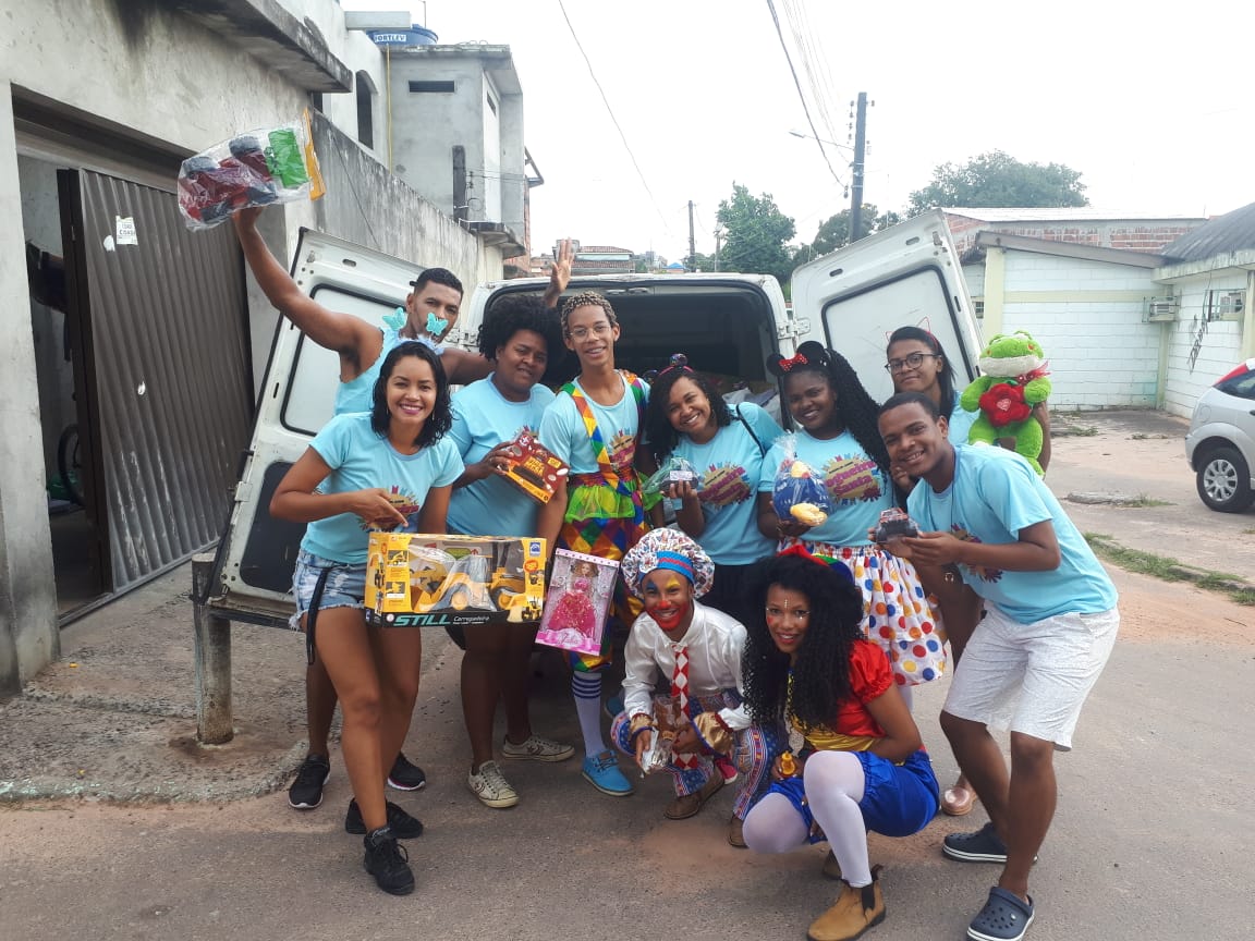 A QUADRILHA JUNINA FOGUEIRA SANTA ARRECADA BRINQUEDOS E DOCES PARA O DIA DAS CRIANÇAS