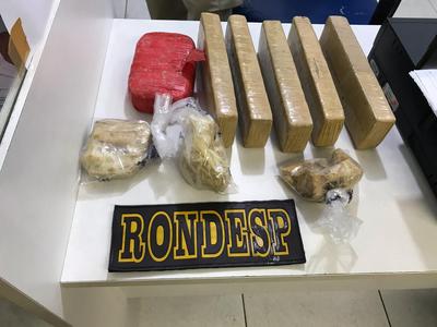 Sete quilos de maconha e crack encontrados em Itapuã