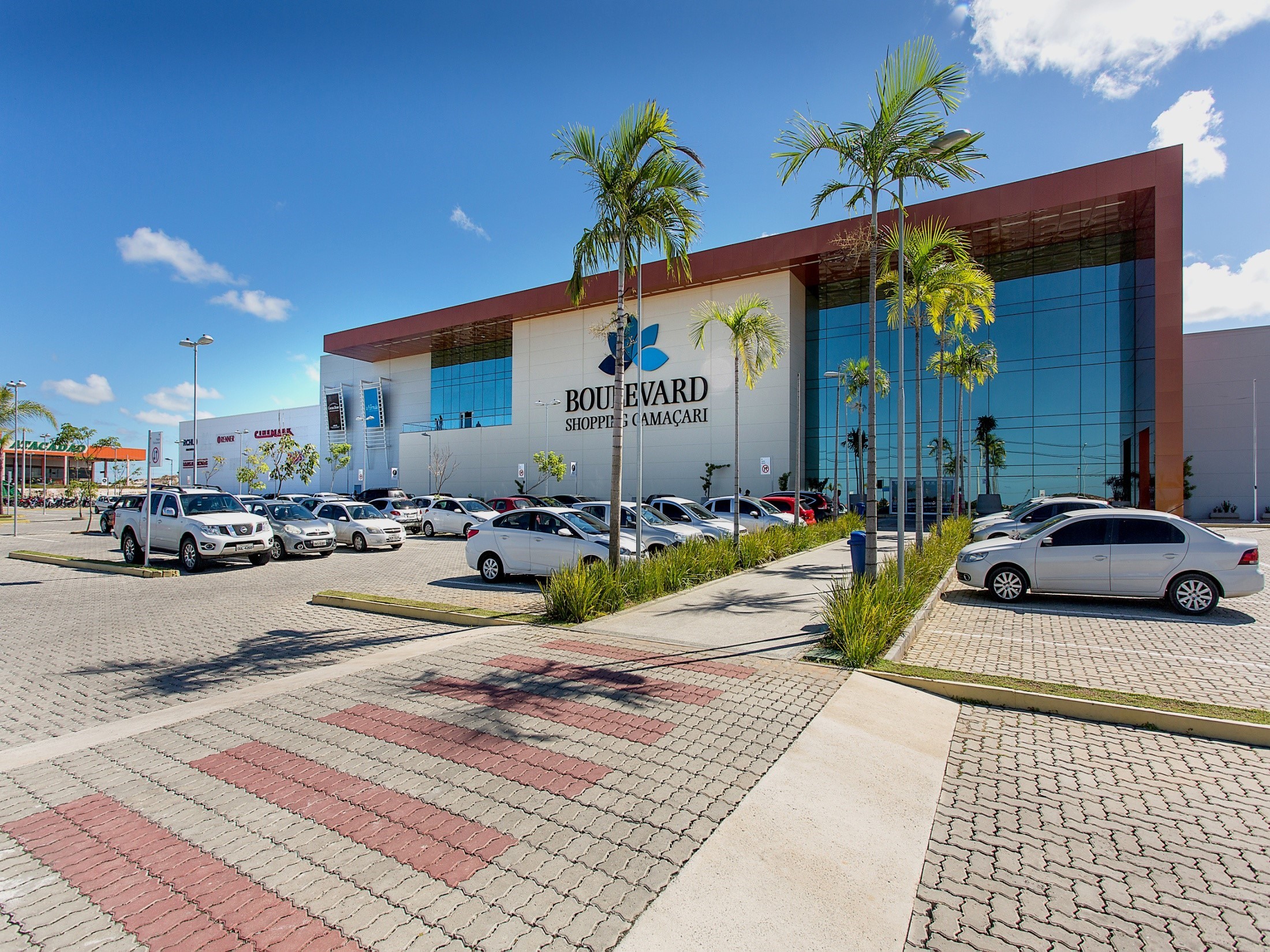 lojas do Boulevard Shopping Camaçari oferecem variedades e ofertas para o dia dos pais