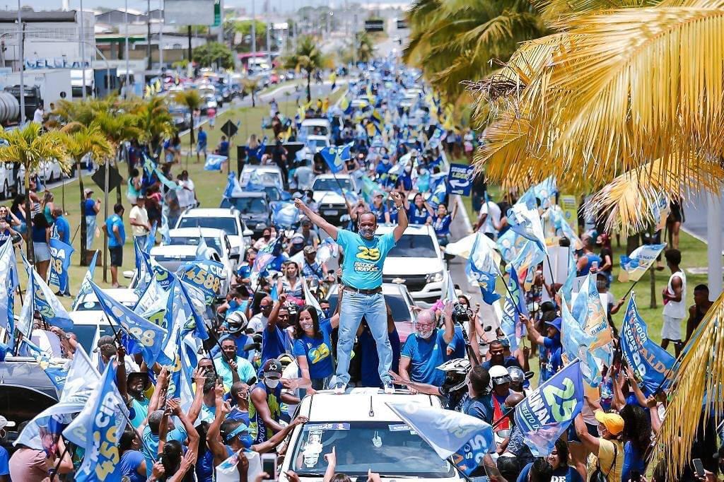 Em terceira carreata, Elinaldo consolida preferência da população