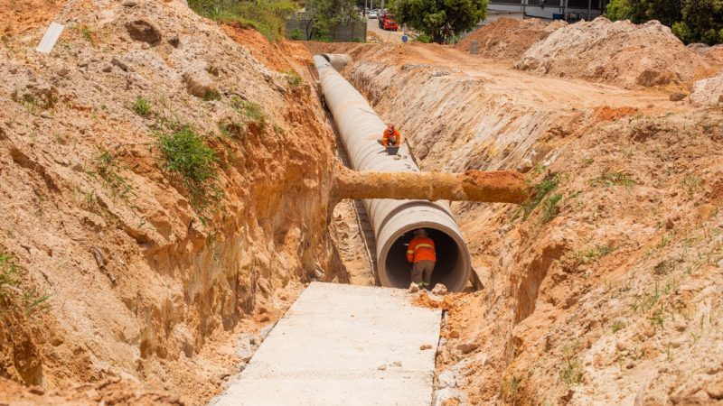 Prefeitura realiza obras de drenagem na sede