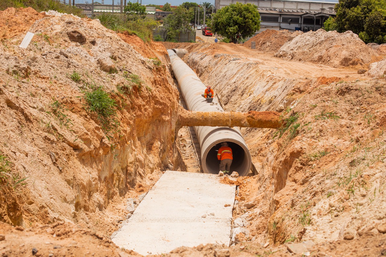 Prefeitura realiza obras de drenagem na sede