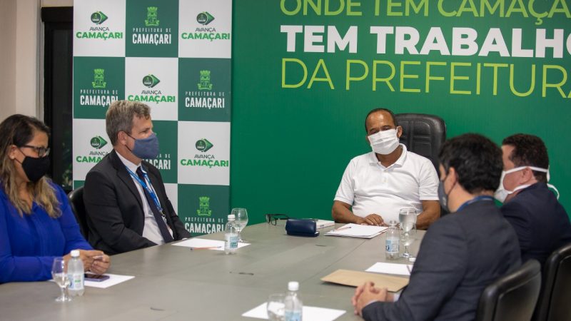 Prefeito se reúne com representantes da Caixa