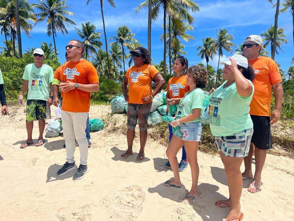 Meu descarte legal – na praia atrai dezenas de pessoas em Barra do Jacuípe